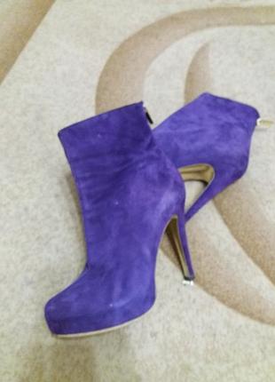 Фірмові натуральні замшеві ботільони ботінки вказ.37 устілка 24см