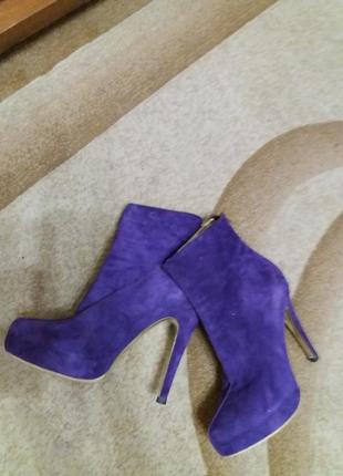 Фирменные натуральные замшевые ботильоны ботинки указ.37 стелька 24см
