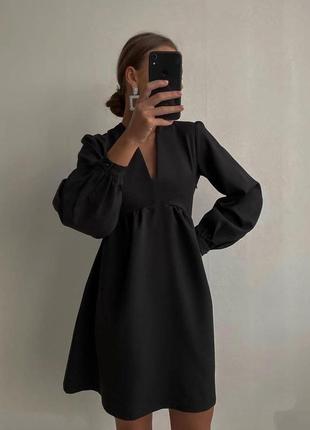 Елигатное черное платье с вырезом черное платье с вырезом