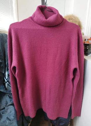 Бордовый свитер мягкий