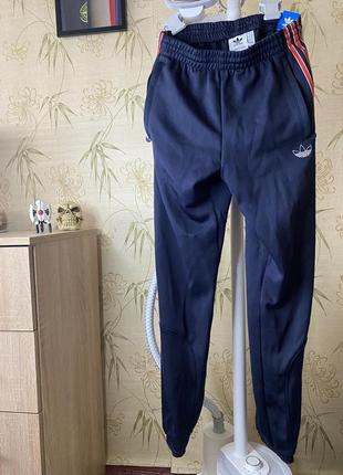 Спортивные штаны adidas