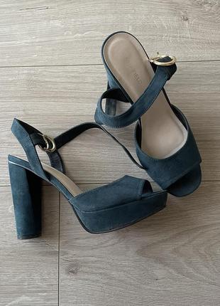 Крутые босоножки