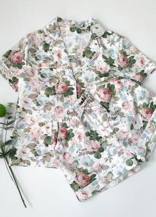 Пижама в цветы с рубашкой и шортами1 фото