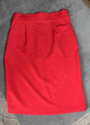 Спідничка насичено червоного кольору