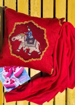 Червона подушка з слоном 50х50 см1 фото