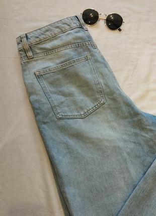 Женские широкие светлые джинсы8 фото