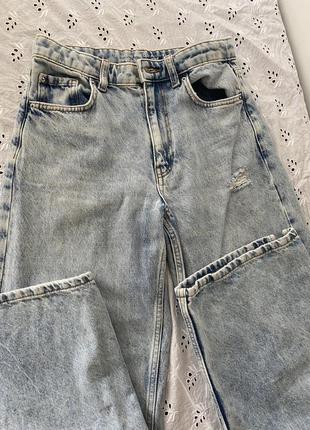 Трендовые джинсы с разрезом7 фото