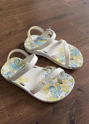 Босоніжки, сланці