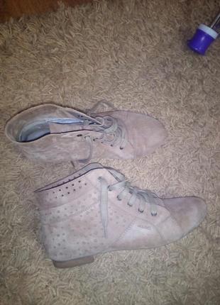 Чобітки натуральні,фірмові