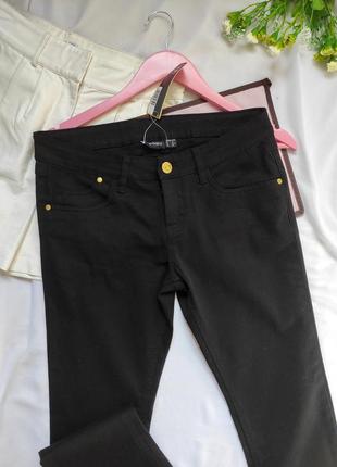 Базовые черные джинсы по фигуре средняя посадка удобные брюки черные брюки2 фото