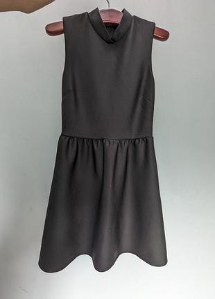 Чорна стильна сукня