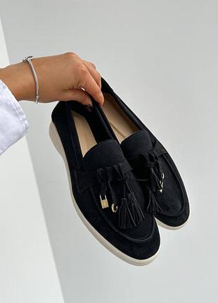 Жіночі замшеві лофери чорного кольору
