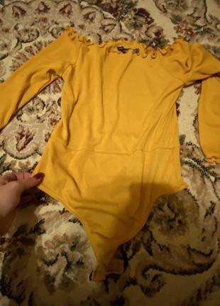Желтый боди с открытыми плечами, одевался один-два раза размер, eu 36