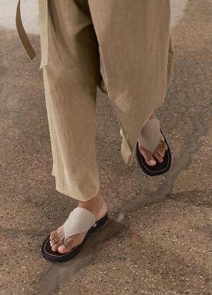 Кожаные сандалии с низким ходом и кольцами5 фото