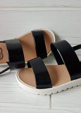 Босоножки для девочки