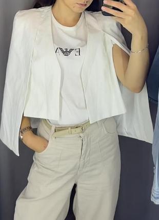 Стильный белый пиджак с жилеткой