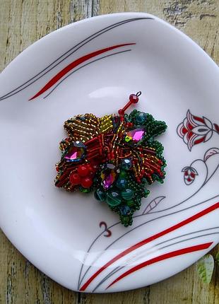 Брось листочка стильная брошь