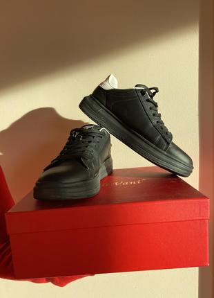 Чорні кросівки з еко-шкіри