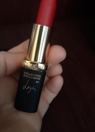 Матовая помада loreal.