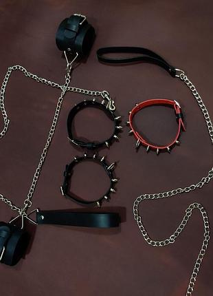 Подарочный комплект из кожи: чокер (black / red), поводок с цепью, наручники на руки
