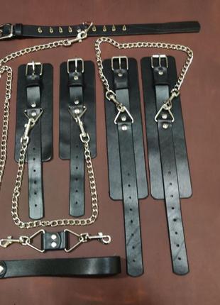 Подарочный комплект из кожи: чокер, поводок с цепью, наручники с креплением к рукам и ногам