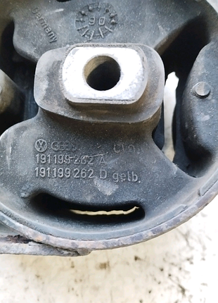 Подушка опора двигуна (права) (191 199 262 a, 191 199 262 d) голь