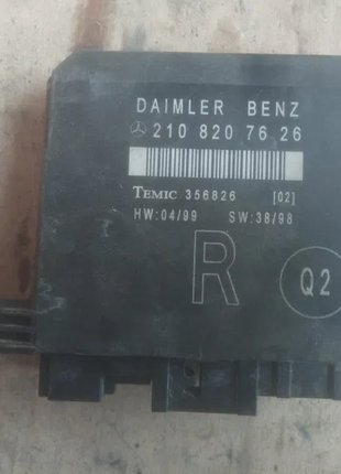 Блок комфорту дверей правий на мерседес 210 820 76 26