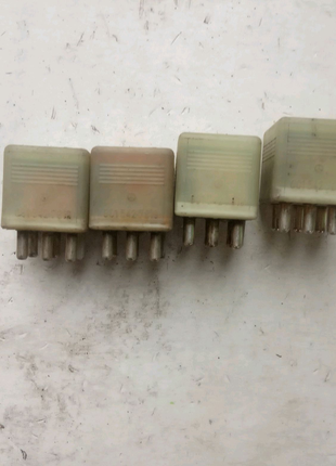 Реле стекло подйомников на мерседес w124 001 542 7819