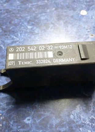 2025420232 mercedes блок управления диагностикой света