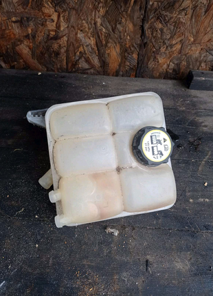 Бачок розширювальний на форд фокус  ,  8v61-8k218