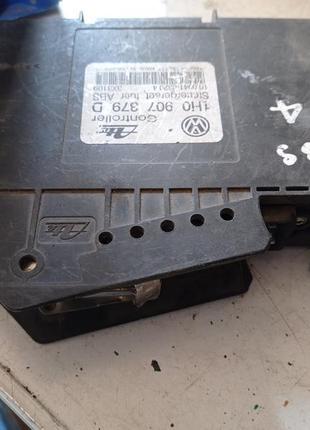 Блок управління abs vag 1h0 907 379 d на volkswagen passat b4