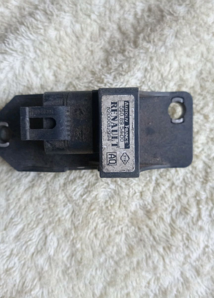 Датчик удару на renault twingo 8200082994