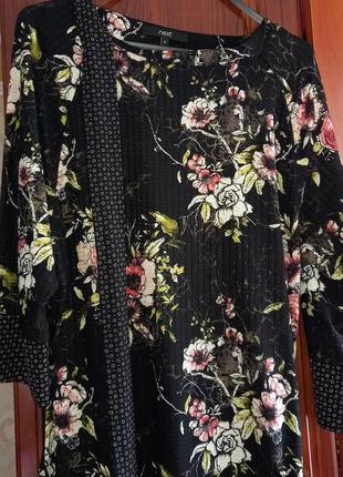 Сукня в квіти