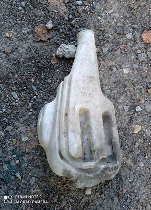 Бачок склоомивача на мерседес