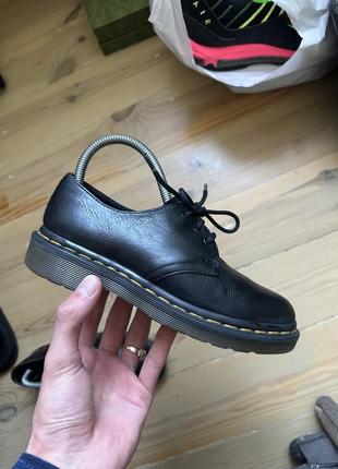 Жіночі туфлі dr martens 1461