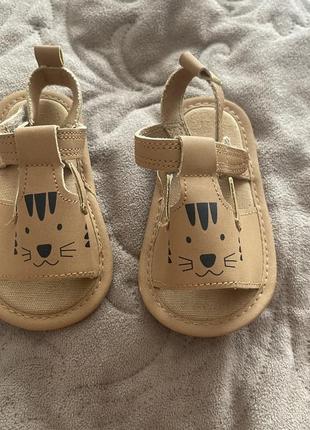 Детские босоножки