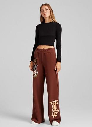 Широкі штани bershka з нашивками