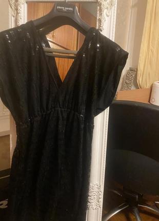 Платье мини в пайетках черная с открытыми плечами размер m/l