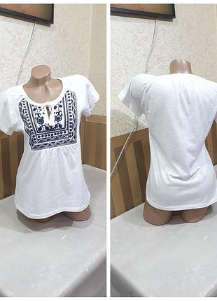 Футболка з вишивкою. colloseum.