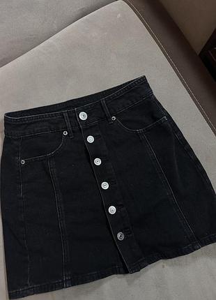 Чорна міні спідниця на гудзиках розмір s в чудовому стані