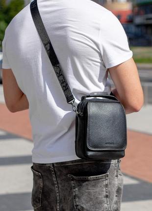 Стильна чоловіча сумка шкіряна в чорному кольорі7 фото