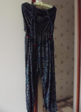 Очень классный и стильный трикотажный комбез с пояском в стиле этно бренд collins