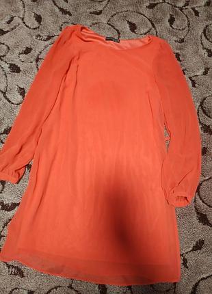 Женское платье розового цвета