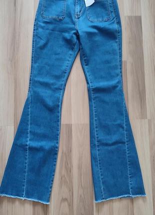 Стильні джинси кльош від коліна1 фото