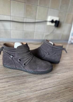 Модные женские замшевые ботинки ugg rianne, thunder cloud suede, 37 размер оригинал7 фото