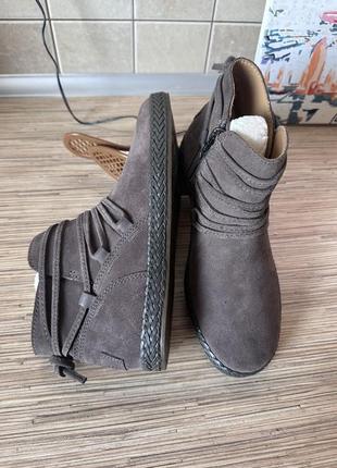 Модные женские замшевые ботинки ugg rianne, thunder cloud suede, 37 размер оригинал3 фото