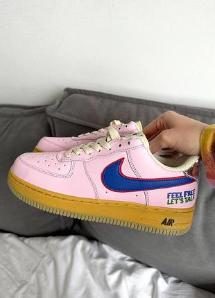 Стильные женские кроссовки nike air force 1 07 low limited edition pink coloured розовые с цветными лого