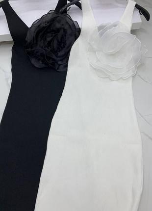 Черное женское базовое платье карандаш с цветком женская трендовое облегающее платье миди с объемным цветком10 фото