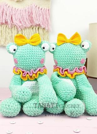 Іграшка жабка гачком. мʼяка іграшка жабка.
