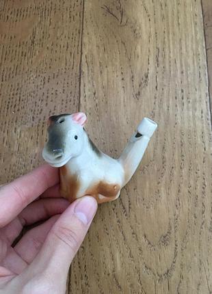 Красивая стильная статуэтка лошадка свистулька